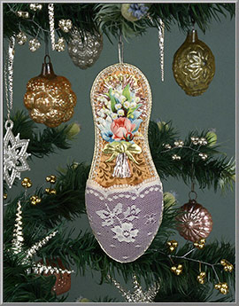 'Lavender and Old Lace' Victorian scrap Christmas ornament from the Blumchen atelier