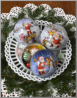 Snow Fun with Santa Gift Box Ornaments Germany