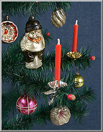 Mini Clips decorating a goose feather tabletop tree