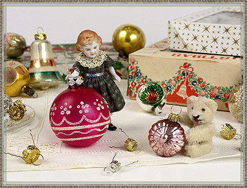 Christmas ornament caps from Germany in silver and gold