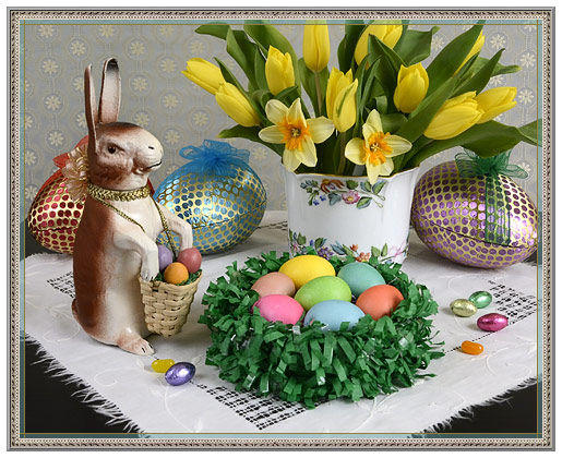 Vintage Easter Bunny Egg Nest decoration made of frilly tissue festooning garlands